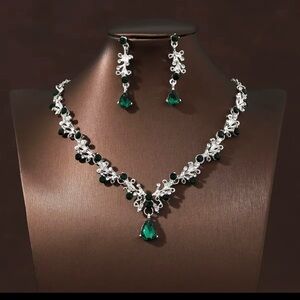 Emerald Green Crystal Necklace & Earring Set (B-76)